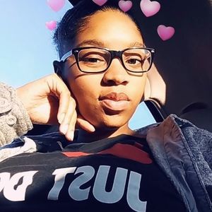 Meet your Posher, Ronique